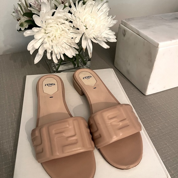Fendi debossed-logo slide sandals- size- 39 sold out everywhere - Picture 5 of 14